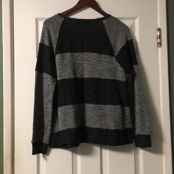 Everleigh Charcoal/ Grey Stripe Sweatshirt NWT Size Medium - Picture 3 of 7
